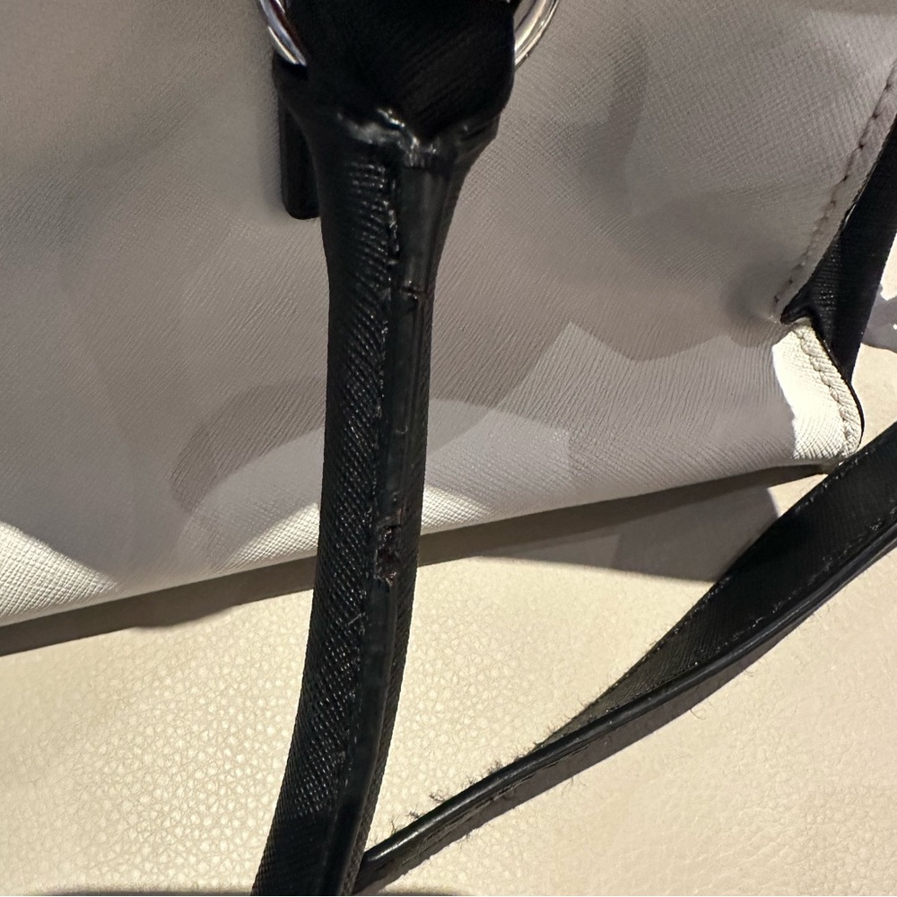 Stylish Black and White Satchel - Picture 16 of 16